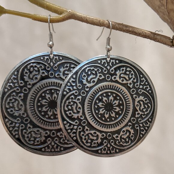 VINTAGE SILVER / BLACK EARRINGS - Picture 3 of 3